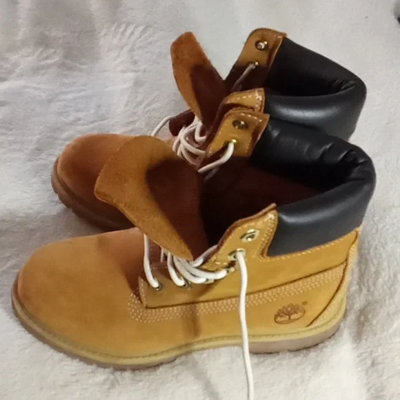 TIMBERLAND KIDS BOOTS! RUN SMALL SO SIZE 6 EXCELLENT CONDITION - Picture 3 of 6
